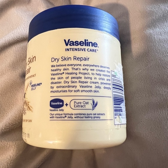 Vaseline Intensive Care Body Cream Dry Skin Repair With Pure Oat Extract 400mL - Picture 3 of 7